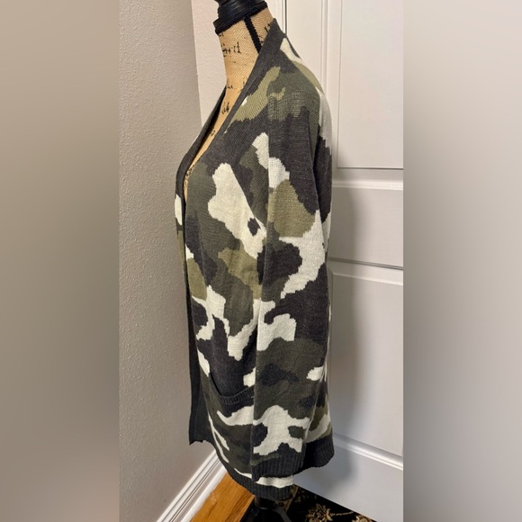 Women’s Camouflage Cardigan Sweater, Size XXL - Picture 2 of 10